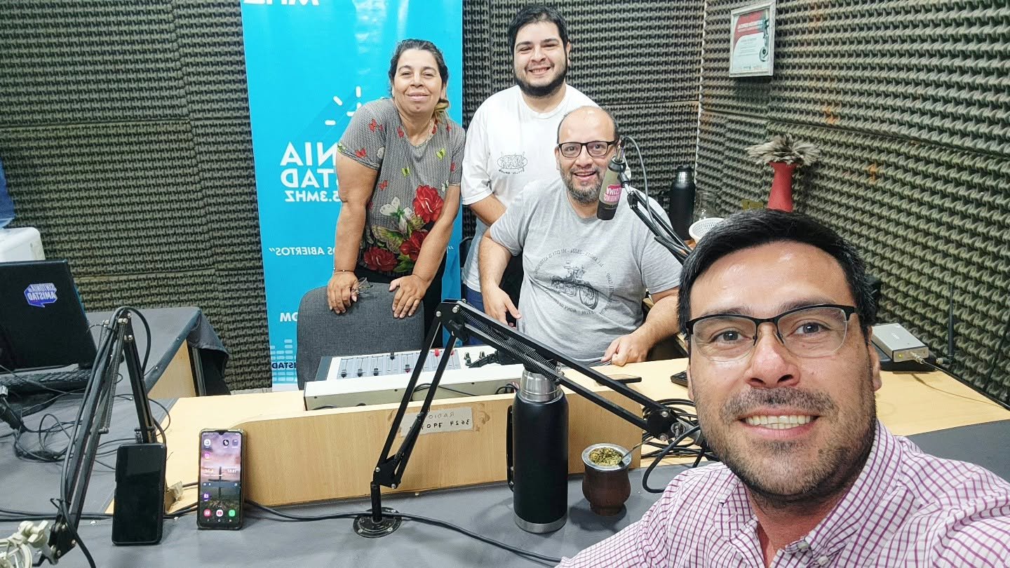 Participantes reunidos en el estudio de grabación