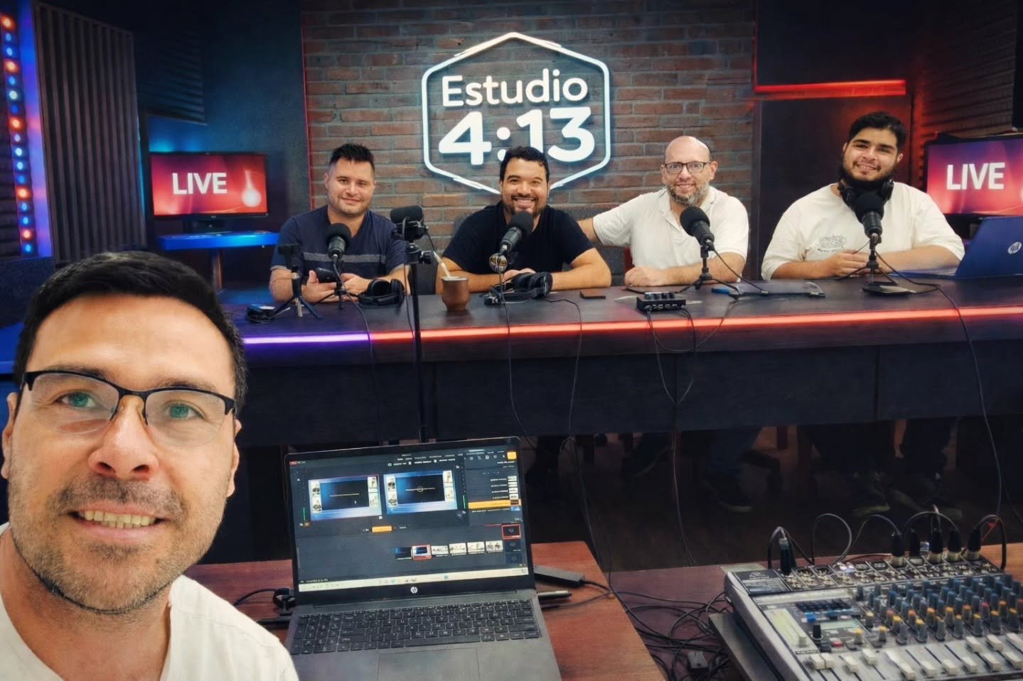 Mesa de grabación y consola en Estudio 413